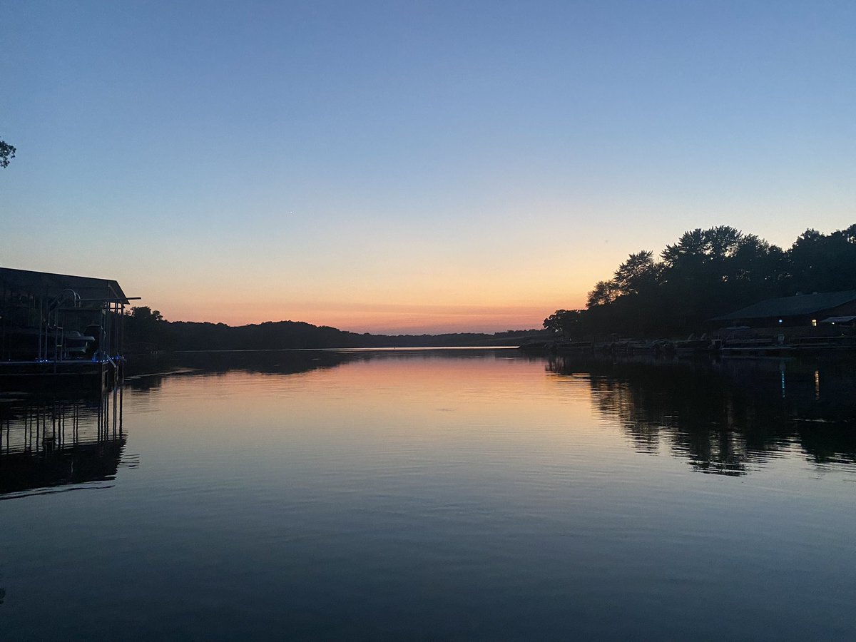 my heart hurts experiencing all these sunsets without you knowing how much you loved them 🤍