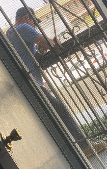 Guys I got a new neighbor. He&rsquo;s white 😳and nosey already 😒! What do y&rsquo;all do in these circumstances Im