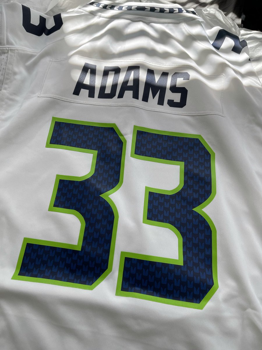 Jimmyy_lee1's tweet photo. @Prez Knew I made a smart investment! Lol #GoHawks #GoPrez https://t.co/JslCKtw7ku