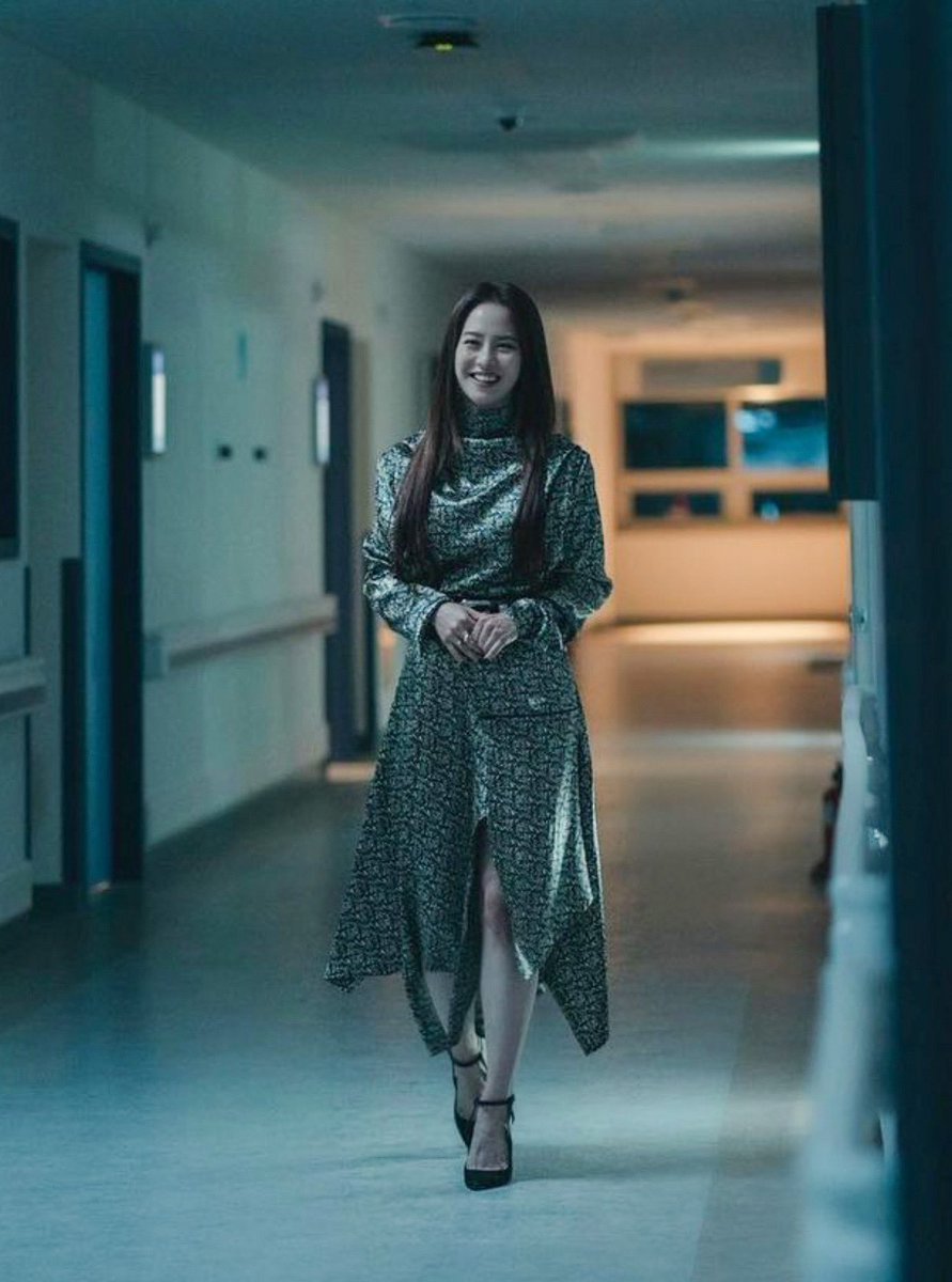 foreverjihyo's tweet photo. Jihyo instagram update. Our heartwarming queen is thanking all the staffs from the entire The Witch’s Diner team!

The way she remember everyone’s names really shows she cares for her staff and coworkers. Such an angel. https://t.co/INYojvQ4SS