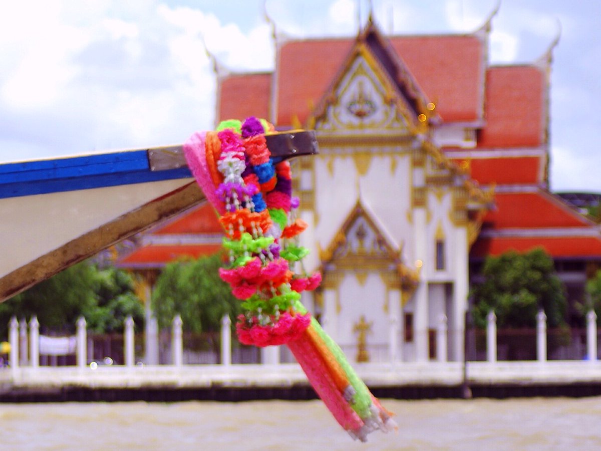 viaggimperfetti's tweet photo. #notiziedalmondo 
#Bangkok diventa #green. 
Sul fiume #ChaoPhraya, i traghetti elettrici della compagnia #EnergyAbsolute sono a zero emissioni e si ricaricano in 20 minuti.
Viene voglia di tornarci subito!
Su viaggimperfetti:
https://t.co/55leESLBON https://t.co/hCvoye7BpD