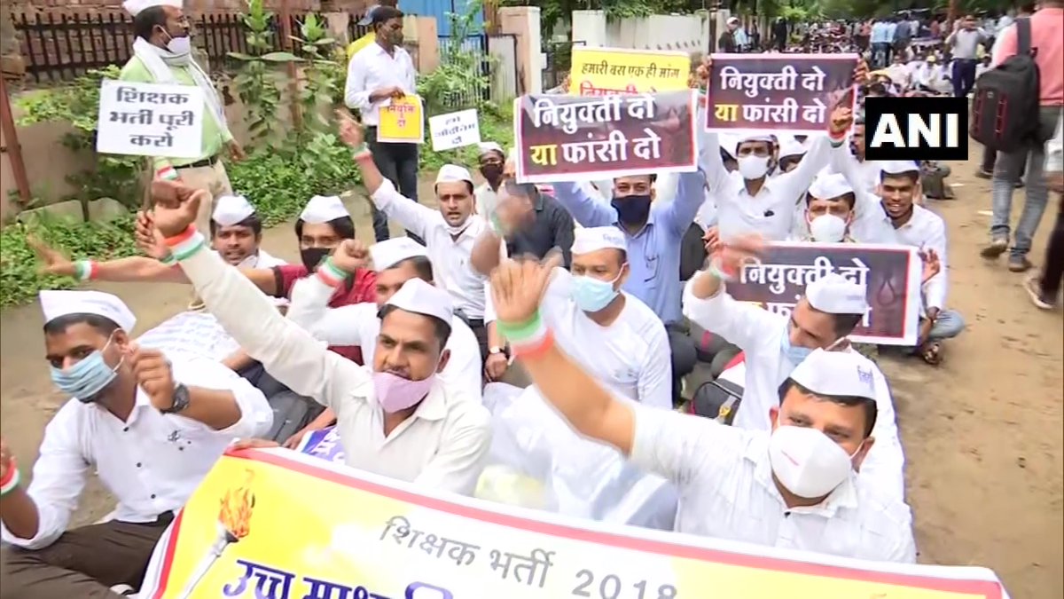 ANI's tweet photo. Madhya Pradesh: With rakhis, government teachers recruited in 2018 stage a sit-in protest outside state BJP office in Bhopal, demanding their posting.

"We won't call off our dharna until mama (CM Shivraj Singh Chouhan) himself comes &amp; assures posting," a woman demonstrator says https://t.co/98gMXpNw51