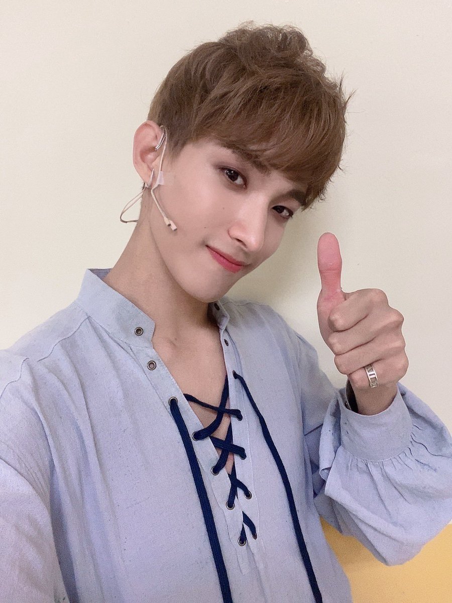 gotsvtpilled's tweet photo. i love you! im so proud of you! you worked so hard! congratulations on your first show today ❤️⚔️

PROUD OF YOU KING KYEOM
#DKHasDrawnTheSword 
#자랑스럽다_우리의_놀라운_아더겸 #DOKYEOM https://t.co/4DL8KLxRj6