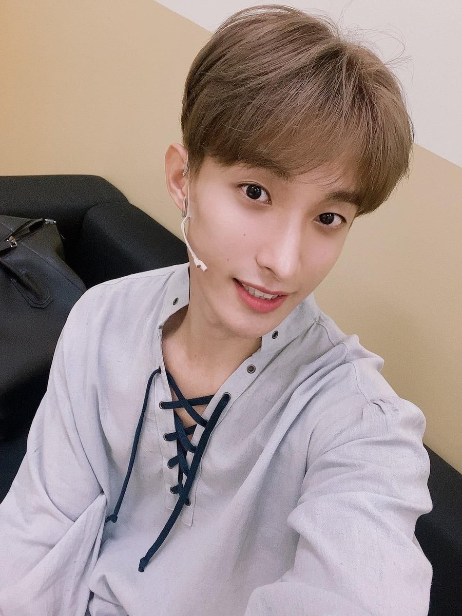 rn_as22's tweet photo. I'm so proud of you! 💗⚔️

#DKHasDrawnTheSword 
#자랑스럽다_우리의_놀라운_아더겸
@pledis_17 https://t.co/4qIyMPuNB4