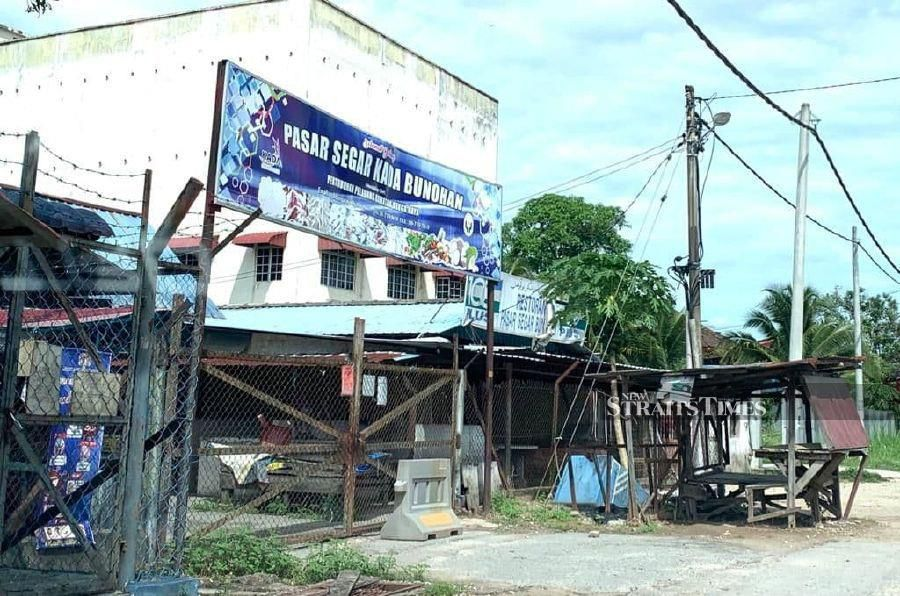 kelategomo_'s tweet photo. #Villagers who have been visiting the popular #Bunohan #wetmarket for fresh produce here were left wondering why it was closed since yesterday. #berita #terkini #Malaysia
https://t.co/UUIT3KTYKB https://t.co/rcMih4lmdz