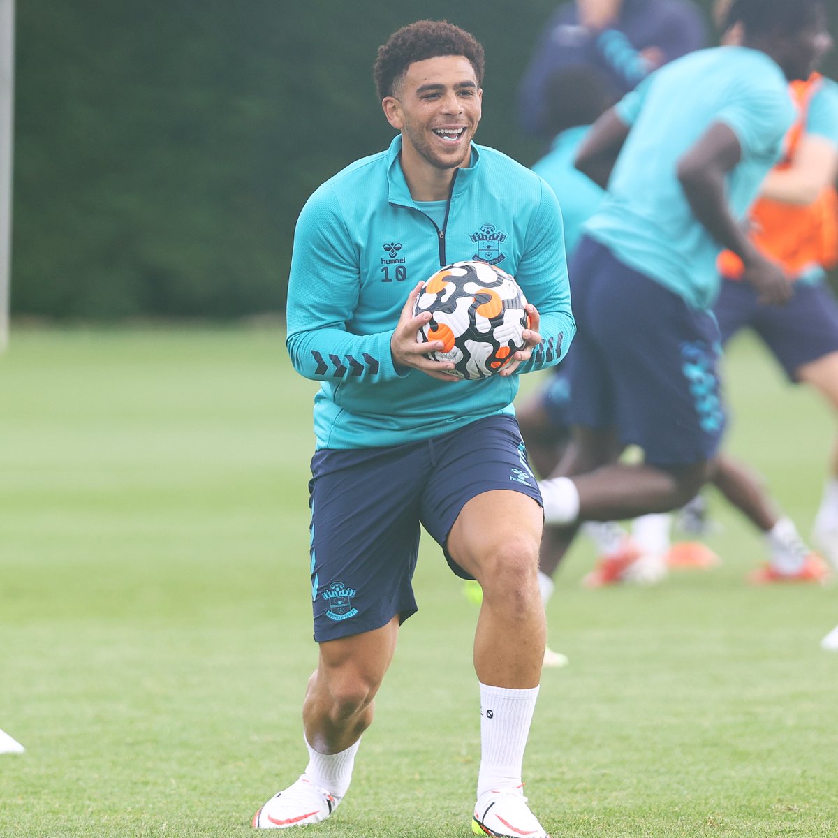 SouthamptonFC's tweet photo. 😁 @NathanTella_11 
😁 @CheAdams_ 

#saintsfc https://t.co/PIUet3cb5Y