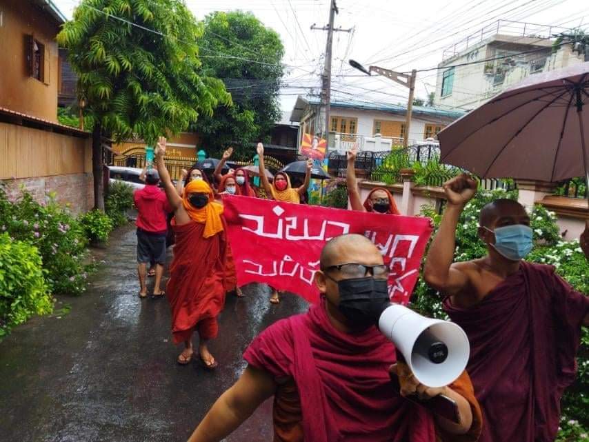 MyatKaw's tweet photo. Monks in #Mandalay protest against Junta
#WhatsHappeningInMyanmar
#Aug18Coup https://t.co/0taQP4DA6e