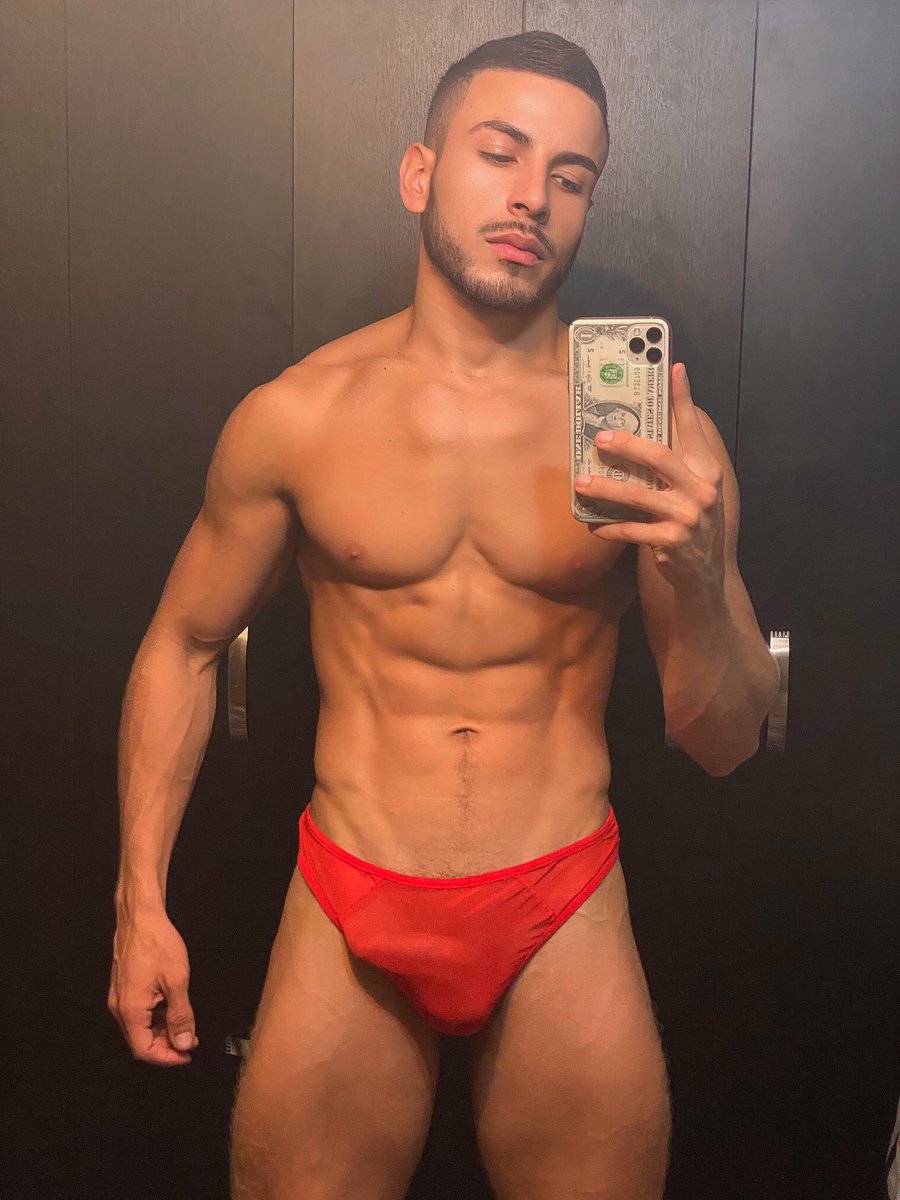 Hey https://onlyfans.com/bayronfit new videos.
