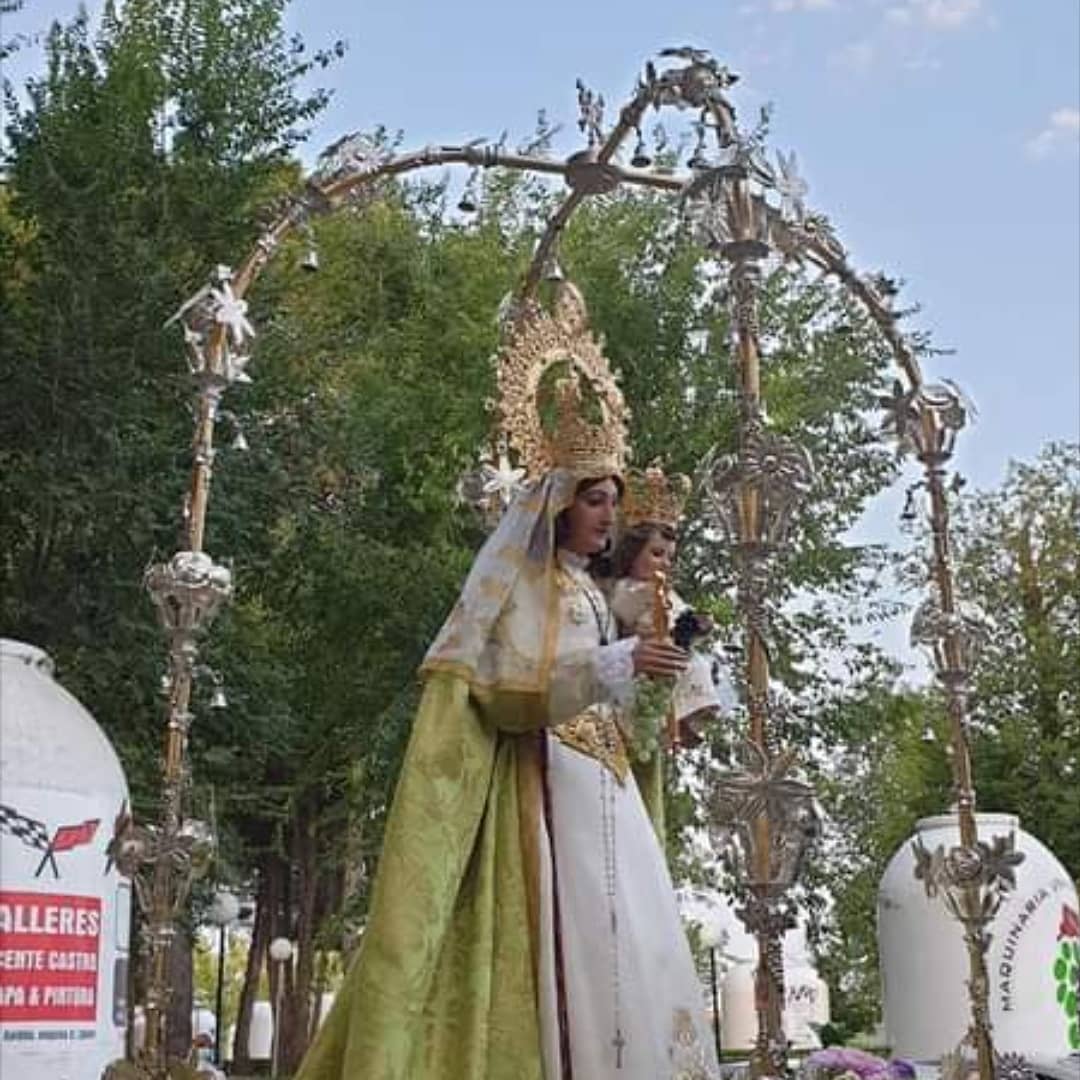 bordadosperales's tweet photo. Traía a Tomelloso a su Patrona la Virgen de las Viñas.
Cuanto me has dado y cuánto te debo.
Siempre en mi 💚💚
Foto Paco Navarro
https://t.co/fNcx4TDE7S
#virgendelasviñas #tomelloso #semanadantaciudadreal #cinturilla #cingulo #ajustador #bordasoenoro #bordadaenespaña #spain https://t.co/ZdXd0StV8q