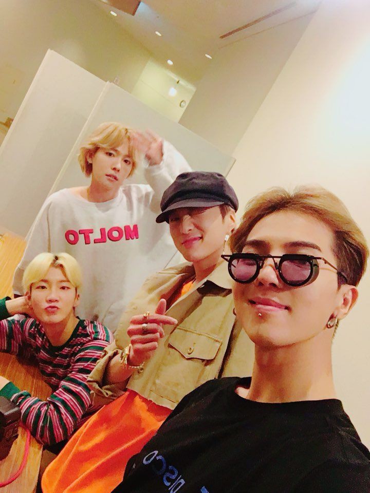 aksarabyta's tweet photo. as inner circle, it's hard to describe how much we love them. even a billions words still not enough. there's no such thing as loving them for no reason, you just cant say a millions reasons 🙂 #THANKYOUWINNER 💙💙💙💙 https://t.co/MyrXivczkI