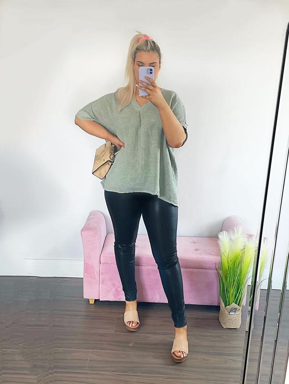 StyleSourceUK's tweet photo. A summer staple that's perfect for everyday dressing: The linen t-shirt. Pair with your favourite jeans and trainers for a chic casual look! ✨

https://t.co/YD0aSrq5wS https://t.co/7uwK5oqHAj
