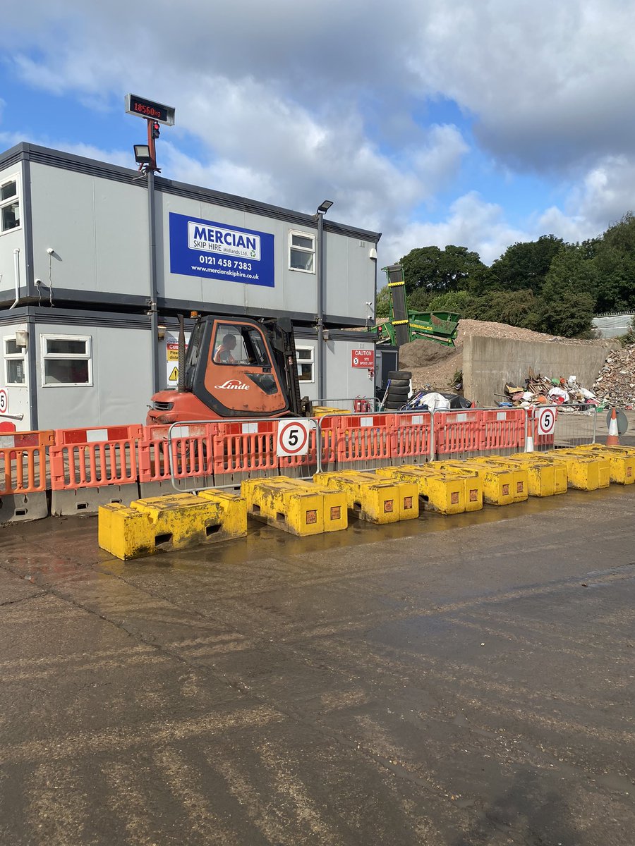 Busy morning at the waste transfer station this morning, 

both Weighbridge’s getting there annual calibration.

Ensuring our customers vehicles and  our vehicles are bang on weight when weighed.

Need somewhere to tip your waste in Birmingham?

Come and see us for service!