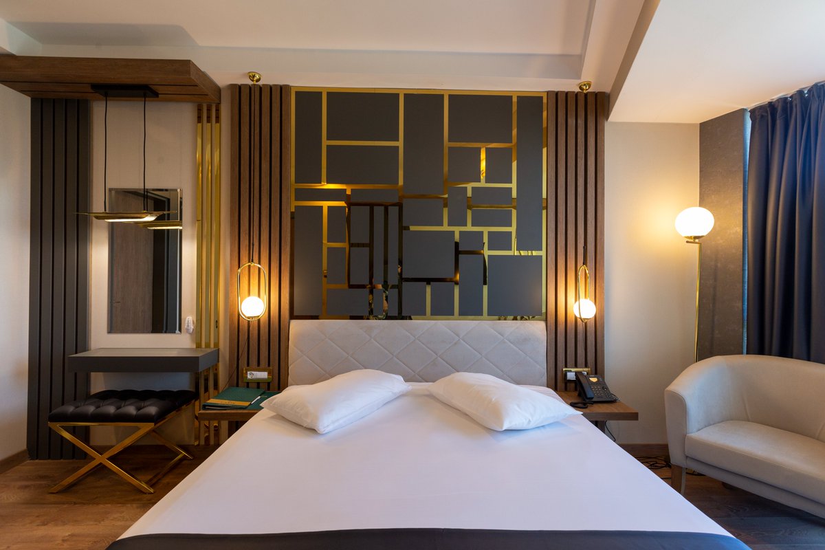 DeluxeCabir's tweet photo. Deluxe oda standartları anlayışını değiştiriyor, çok daha fazlasını sunuyoruz.

#cabirsapancahotel #cabirhotel #cabirdeluxehotel #sapancahotel #sapancaspaotel #sapanca #sapancagölü #sapancaspahotel #sapancaailehoteli #sapancakonaklama #kırkpınar #kırkpınarsapanca https://t.co/Z4n7W2yMsd