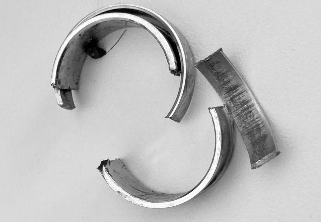 ISurgmed's tweet photo. Neu konzipierte Fingerringsäge Model "ZOBIREI" unter Notfalleinsatz (Doppeledelstahlring) am Klinikum in Plauen, Deutschland. 
Handelsvertrieb für die Schweiz https://t.co/XOhRoZPEgT

 #innovation #notfall #fingerringsaege #notfallinstrument #surgical #healthcare https://t.co/uGeucYixFM