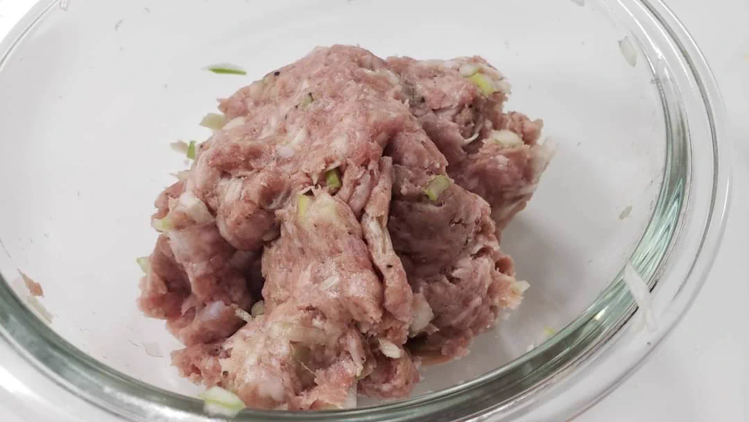 火を使わずに作れちゃう？！ひき肉と油揚げを組み合わせたお手軽レシピ！