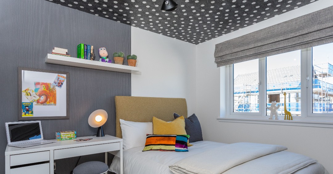 HHayhill's tweet photo. Colourful ceiling is a very modern and unique interior detail 🛏

Do you like this design?

#Contractor #Property #NewHome #NewHomeOwner #FamilyHome #NewConstruction #NewBuildHome #NewHomeOwner #NewBuild #Property #Scotland #HomeInScotland #InteriorDesign #DesignIdeas #Interior https://t.co/i2SXswRCnL