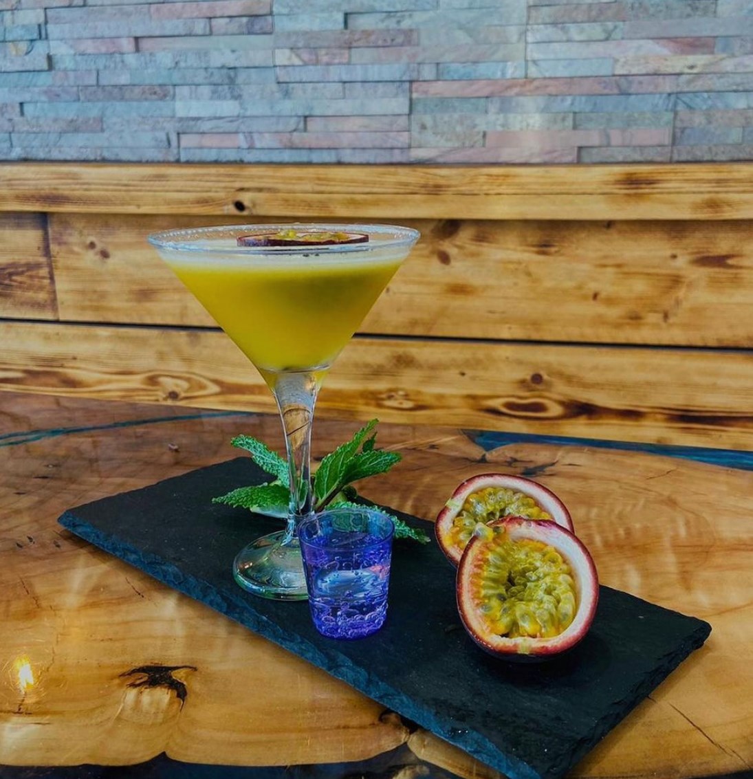 SETwentyCafe's tweet photo. With a range of #draftbeers, a great selection of #wines and fantastic #cocktails made by our expert #cocktailcraftsman Angelo, you're more than welcome to visit SE Twenty even if you just want a drink. We have plenty of seating so don't hesitate to pop in with a few friends. https://t.co/g67fQ7hRsq