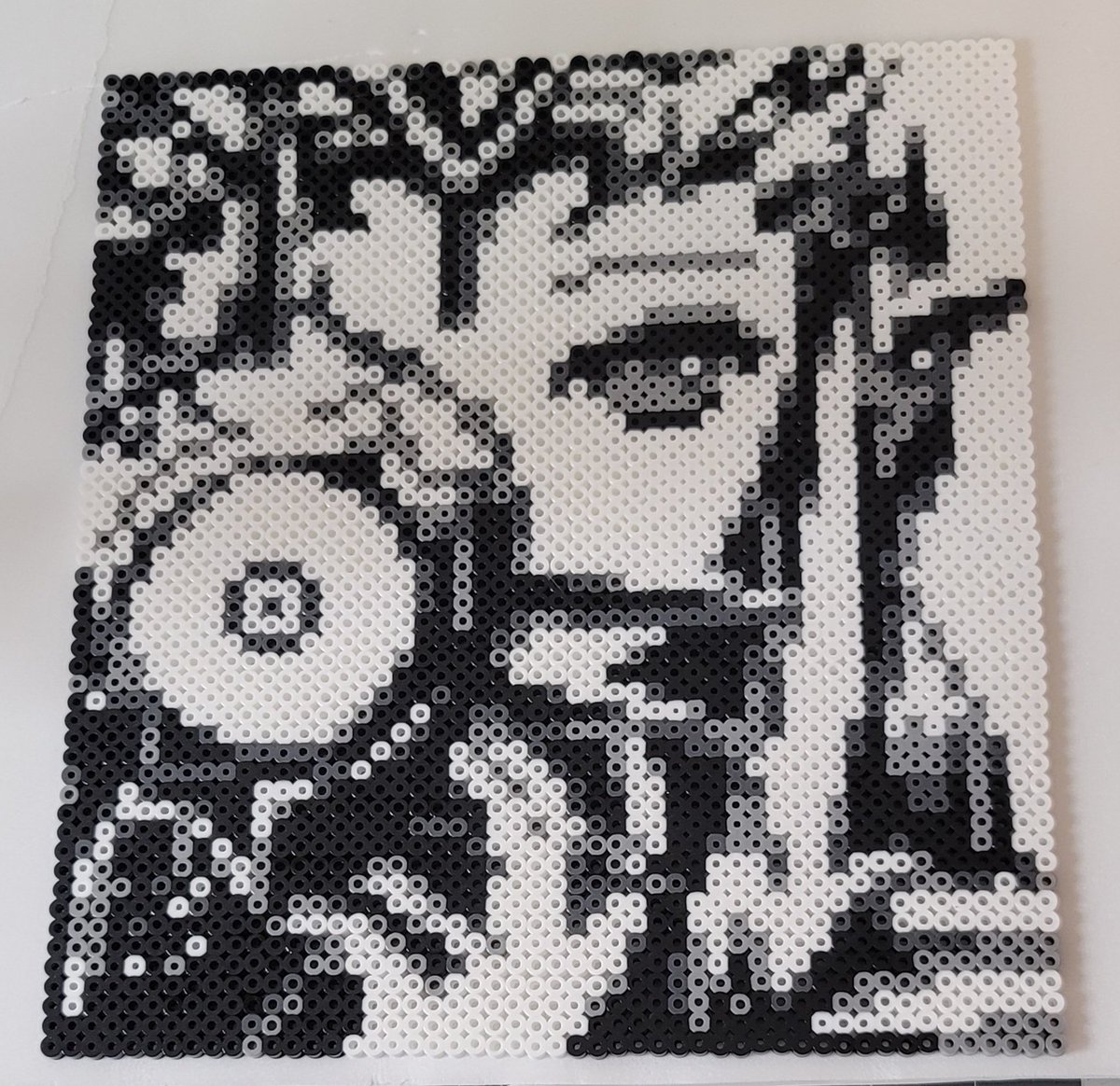 WithoutAPoint_'s tweet photo. Zelda with Majora's mask made out of fusing beads. https://t.co/0zrulgBOCn