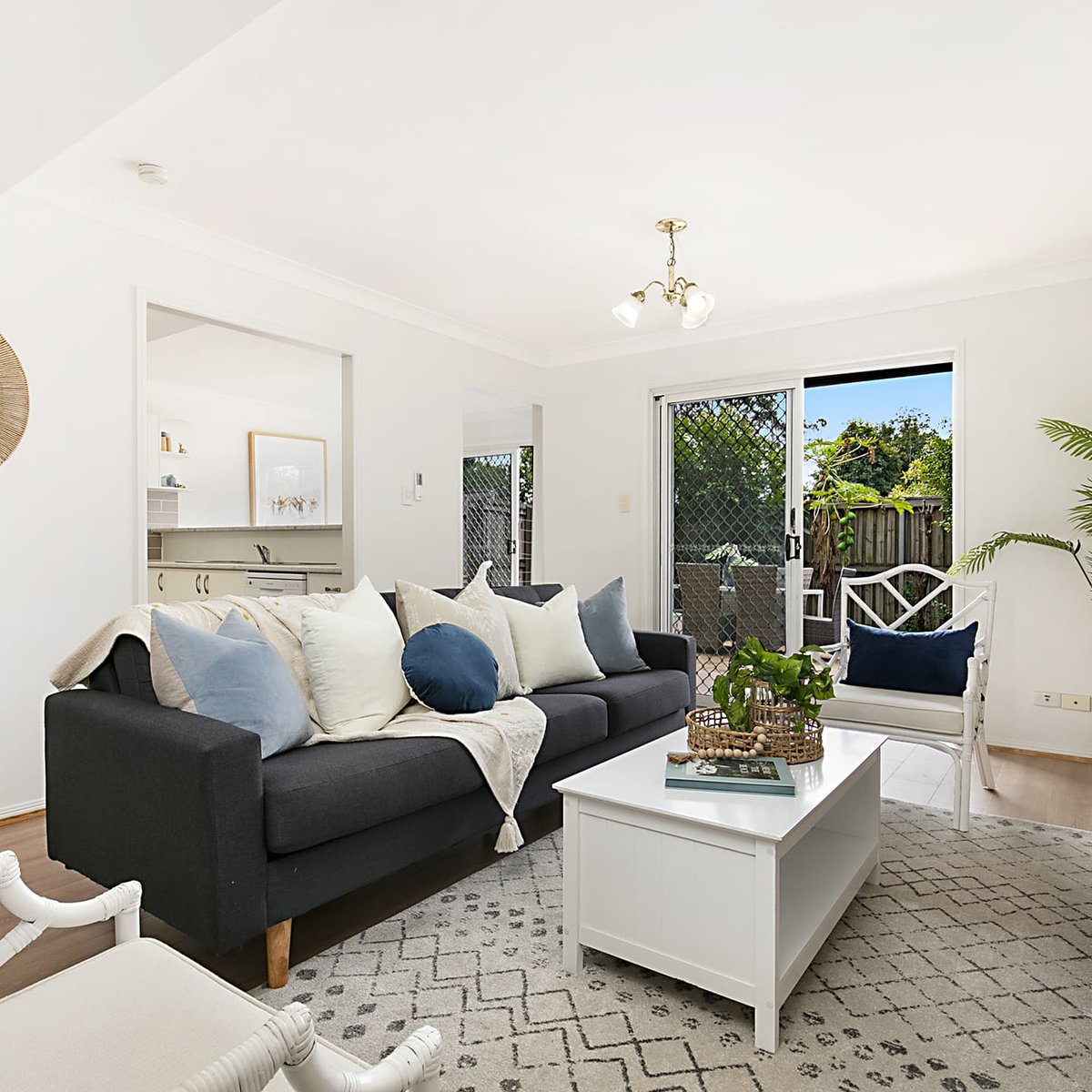 SusanH_Events's tweet image. JUST LISTED ~ Vacant &amp;amp; Ready For You To Enjoy! 
This tidy tri-level #Townhouse has recently been renovated and is the perfect starter, #downsizer or #InvestmentProperty. ✅🏡

🔜 Open Saturday 21 August 12.15pm-12.45pm

#RealEstate #Brisbane #Queensland #SinnamonPark @ljhooker