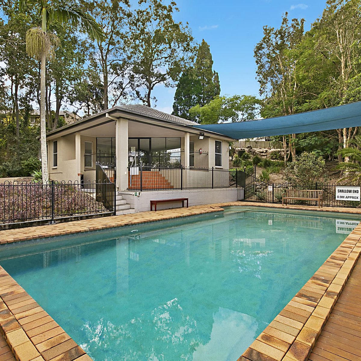 SusanH_Events's tweet image. JUST LISTED ~ Vacant &amp;amp; Ready For You To Enjoy! 
This tidy tri-level #Townhouse has recently been renovated and is the perfect starter, #downsizer or #InvestmentProperty. ✅🏡

🔜 Open Saturday 21 August 12.15pm-12.45pm

#RealEstate #Brisbane #Queensland #SinnamonPark @ljhooker