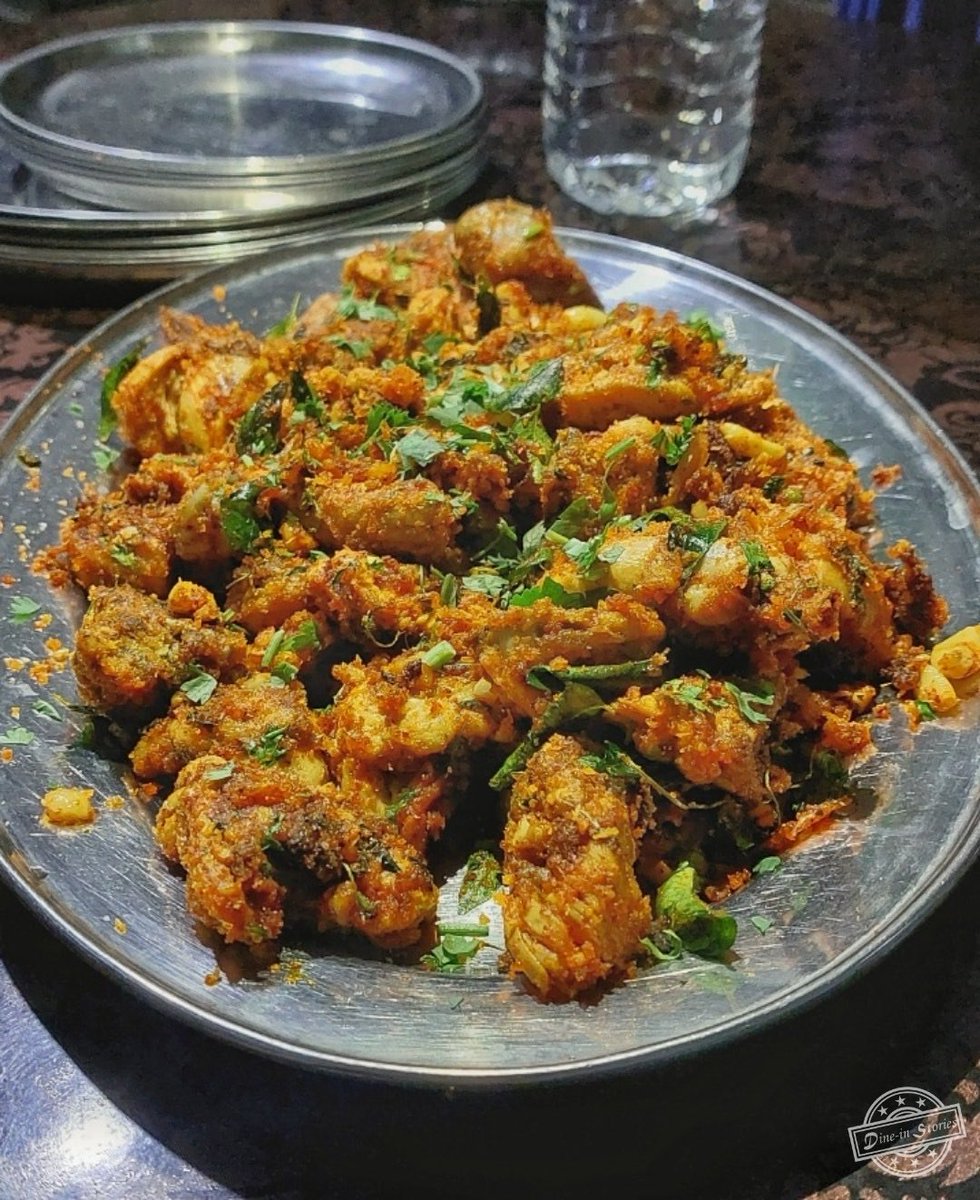 dineinstories's tweet photo. Murgi Kya jaane Uska kya hoga, Life milegi ya Dhaba style Chicken Masala hoga!

#foodblogger #foodblog #foodstagram #instablogger #instagramblog #finstagram #foodislife #foodblogfeed #eatforthegram #instafood #foodphotography #foodgram #foodlover #foodgasm #stories https://t.co/ZaRSYFpbXA