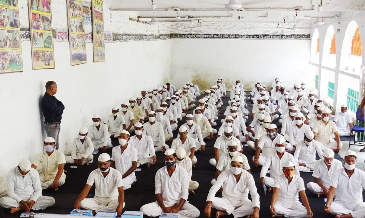 SiyagSiddhaYoga's tweet photo. अध्यात्म विज्ञान सत्संग केन्द्र, जोधपुर, शाखा-कोटा की ओर से केन्द्रीय कारागृह, कोटा में दिनांक 17 अगस्त 2021 को गुरुदेव सियाग सिद्धयोग शिविर का आयोजन हुआ।
Website→ https://t.co/FXJxbkuhyP
Social media→ https://t.co/iZnGfaVzVE
#Gurudevsiyag #Meditationprogram #Siddhayoga https://t.co/nJu2KVyGK7