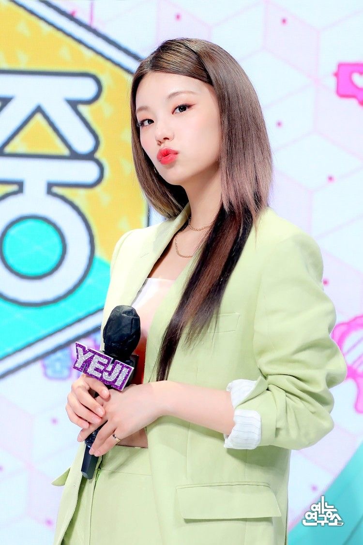yeji pics tweet media