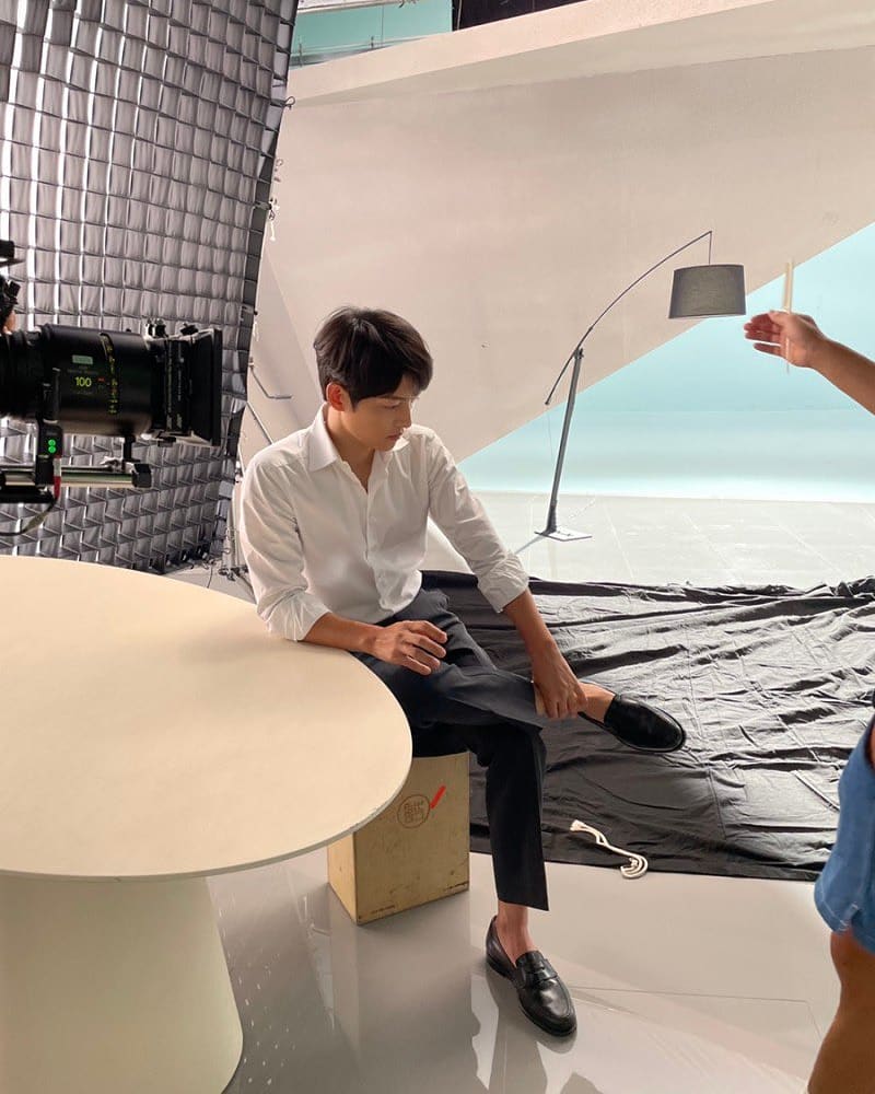 joongkisource's tweet photo. behind the scene ❤ #송중기 https://t.co/gLQIMOEHCR
