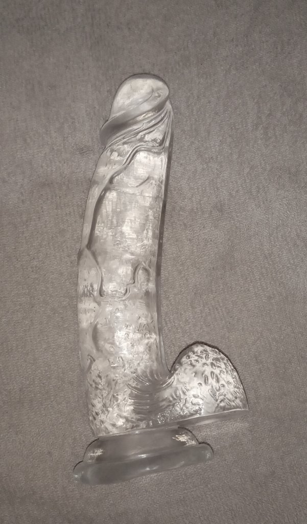 Me urge un lubricante para jugar con el dildo ? https://t.co/6FnCrshMeQ