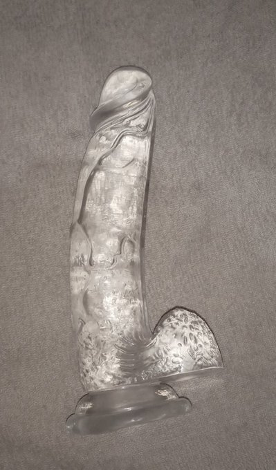Me urge un lubricante para jugar con el dildo ? https://t.co/6FnCrshMeQ