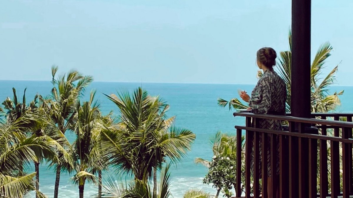 LegianSeminyak's tweet photo. Admiring the beautiful ocean view from your very own private balcony.
#TheLegianSeminyak #oceanview #Bali #WonderfulIndonesia #Balitravels #beachfrontresort https://t.co/hn35n6IcAQ