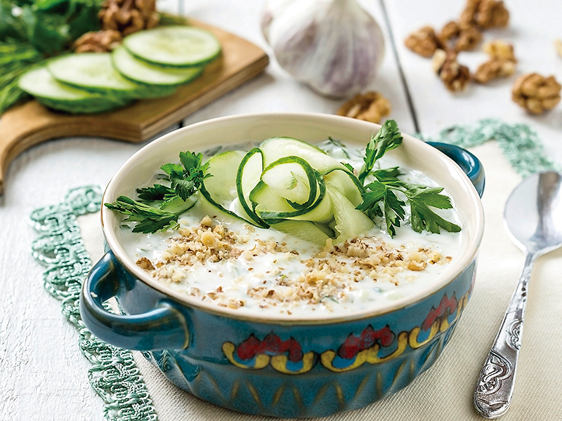 阪急交通社 Tabicoorde 旅コーデ ブルガリア タラトル をご紹介 ブルガリアの夏の定番 ヨーグルトを使った冷製スープ タラトル ヨーグルトにきゅうりやニンニク 香草を加えたサッパリヘルシーな冷製スープです T Co 34hmscqicx