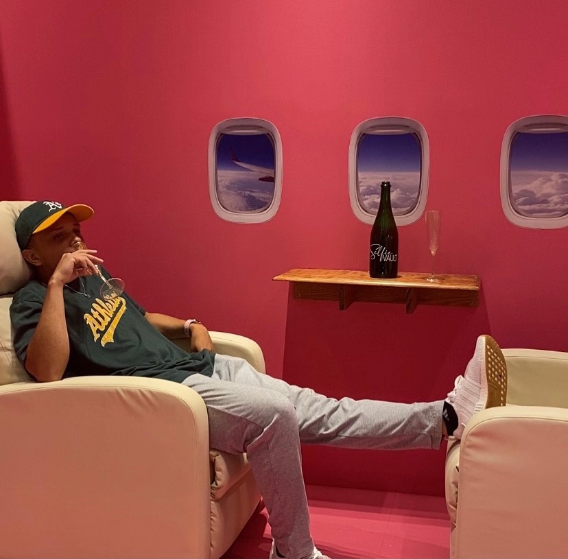 DestnWithDailon's tweet photo. Big stepper on that jet with my legs crossed. ✈️🥂
#DestinationsWithDailon https://t.co/7KWir68pXh