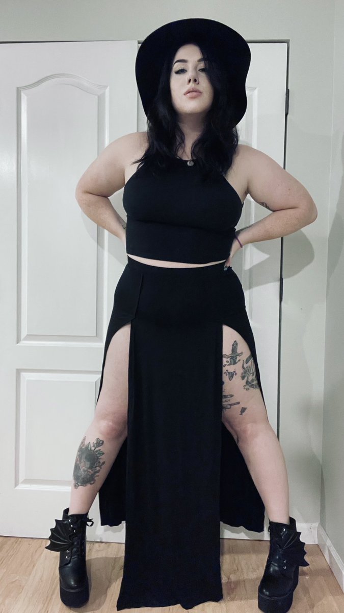 TheFaylor's tweet image. Alexa, play “Girls” by Halston Dare ✨