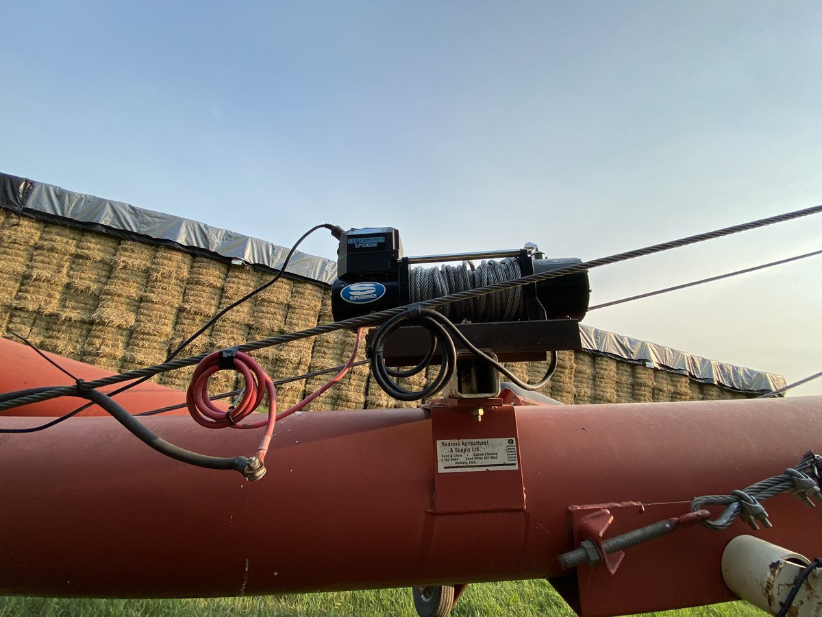 FarmBossKristen's tweet photo. Selling our 1370 FarmKing Swing Auger Winch and Bin Alarm included. Retweets appreciated https://t.co/lpvou3HJh2
