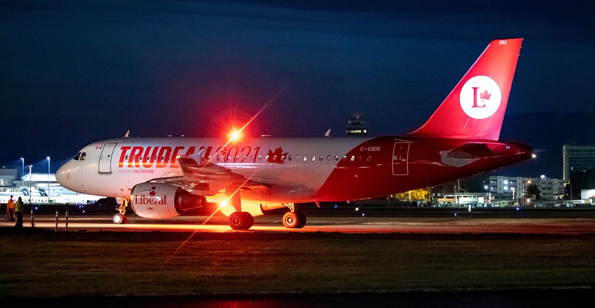 Kent_YVR's tweet image. Late night #VIPJet Airbus A319 wearing @liberal_party election livery with PM @JustinTrudeau arriving @yvrairport from YYZ. #yvrspotters #avgeek #Vancouver #CDNPoli