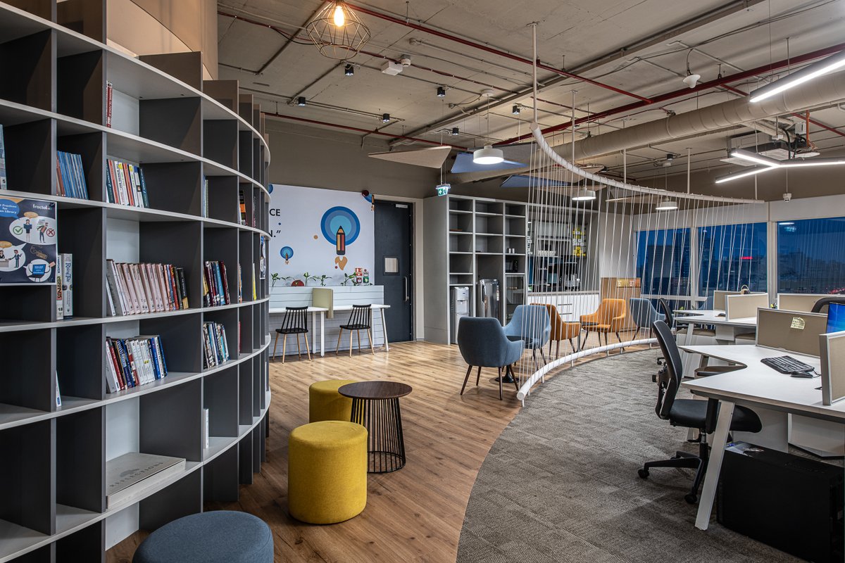 JTCPLDesigns's tweet image. We enjoyed working with @fractalai and its team of highly-motivated individuals who, like us, welcome, even enjoy, stress!

#JTCPLDesigns_HTSInteriors  #Design #JTCPLDesigns #Indianarchitects #officedesign