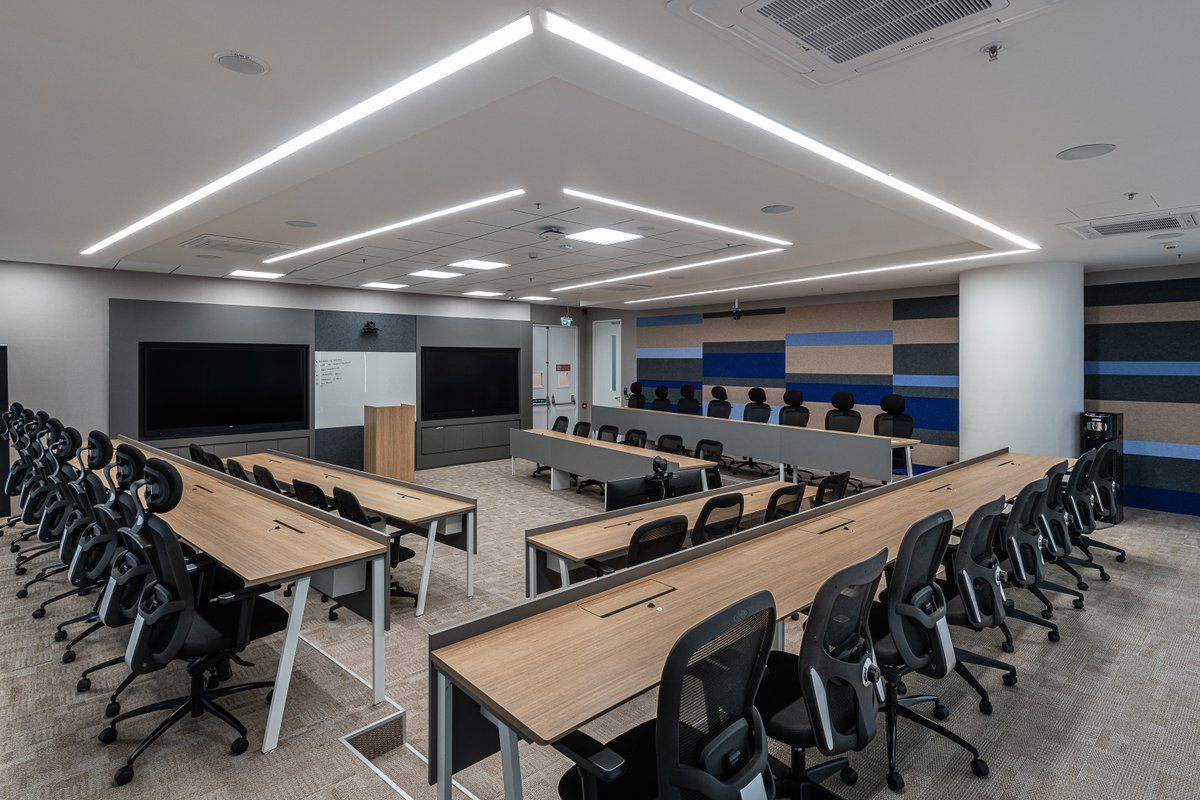 JTCPLDesigns's tweet image. We enjoyed working with @fractalai and its team of highly-motivated individuals who, like us, welcome, even enjoy, stress!

#JTCPLDesigns_HTSInteriors  #Design #JTCPLDesigns #Indianarchitects #officedesign