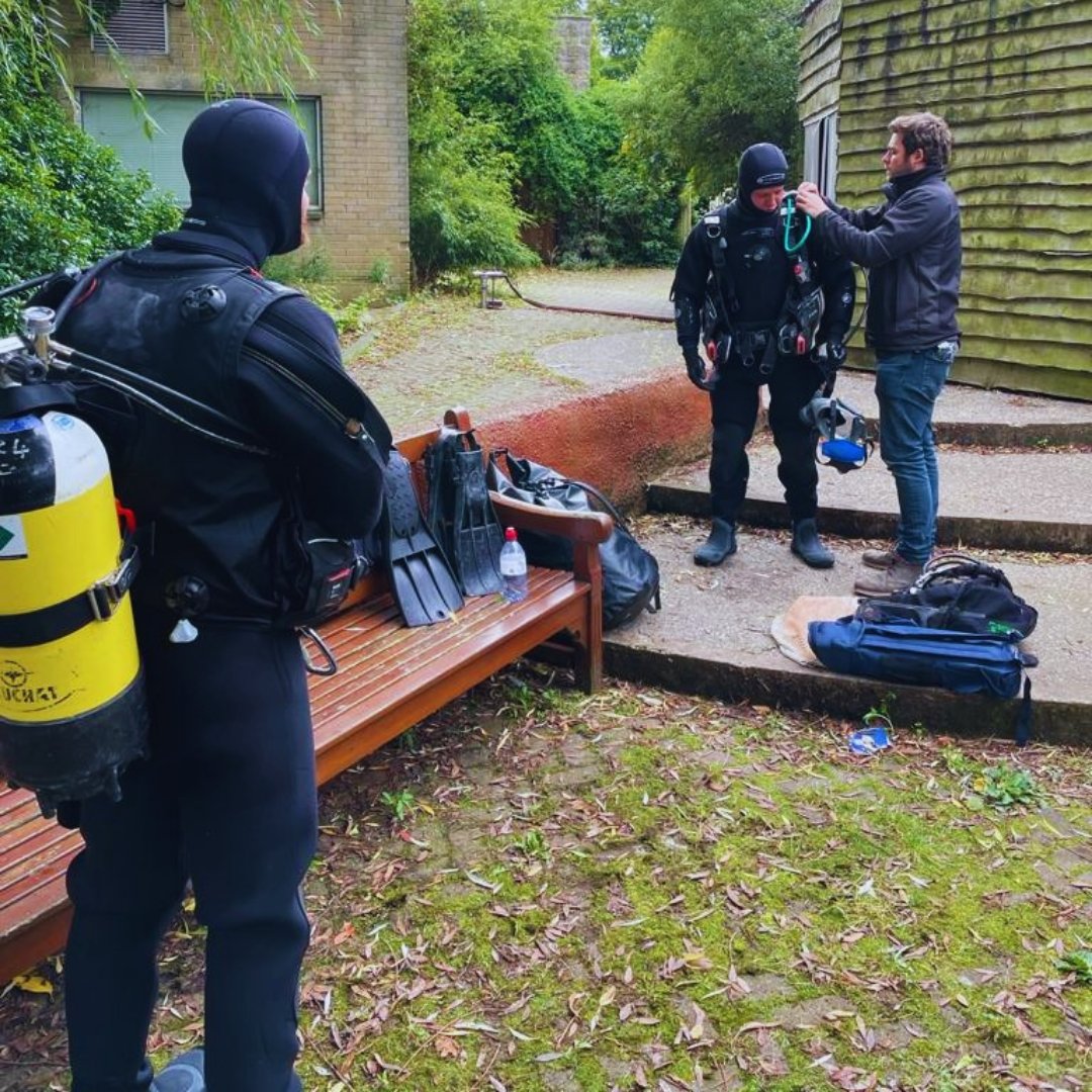 We were commissioned to clean the penguin enclosure at @EdinburghZoo. Understandably, our #marinemaintenance team had a brilliant time making sure the penguins had a squeaky clean home 🧹🐧♥🏠. Talking about mixing work with pleasure 😅✌