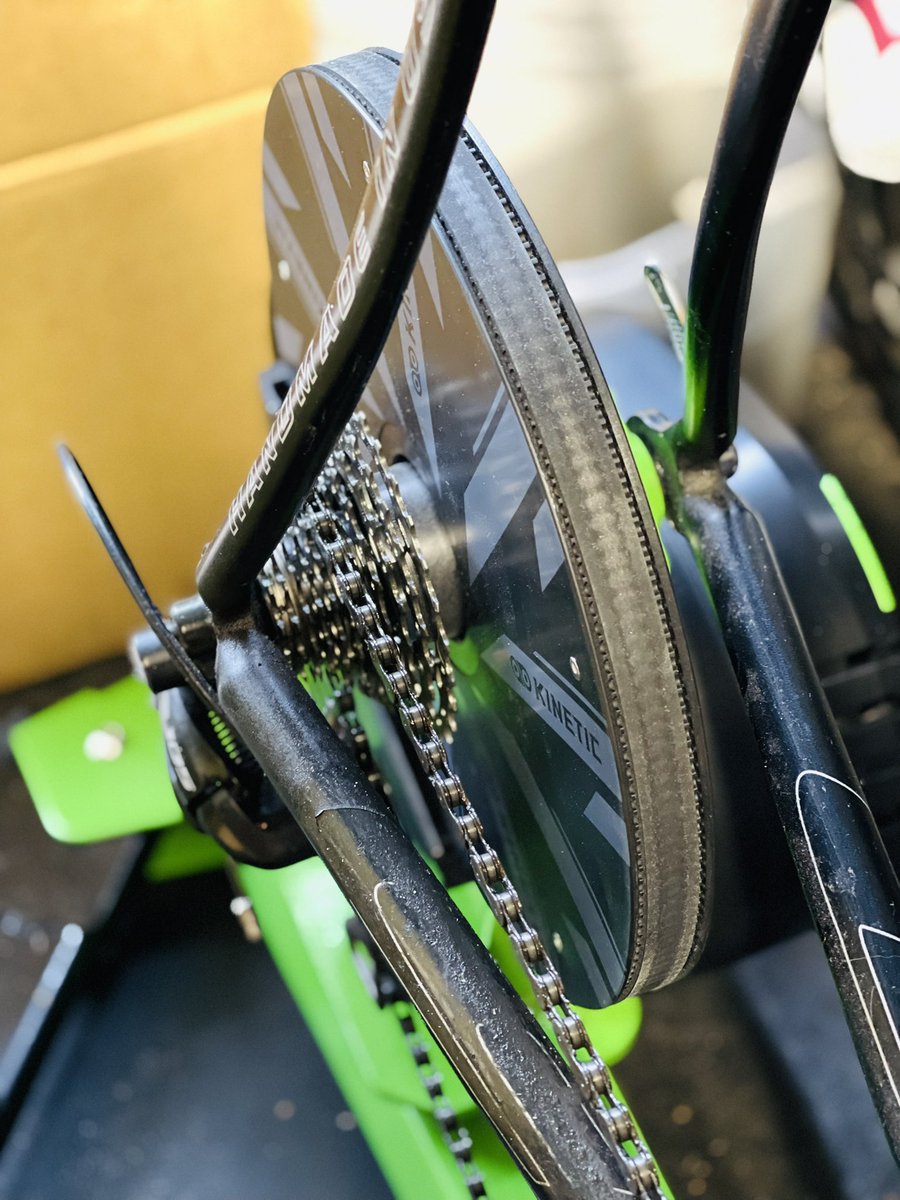 Big flywheel ✅ Smooth as butter ✅ Power meter accuracy ❓ More test continue as the Garmin and Kinetic are arguing in my data    4iiii to the rescue #cycling #virtualcycling #smarttrainers #garmin #kinetic #powermeters