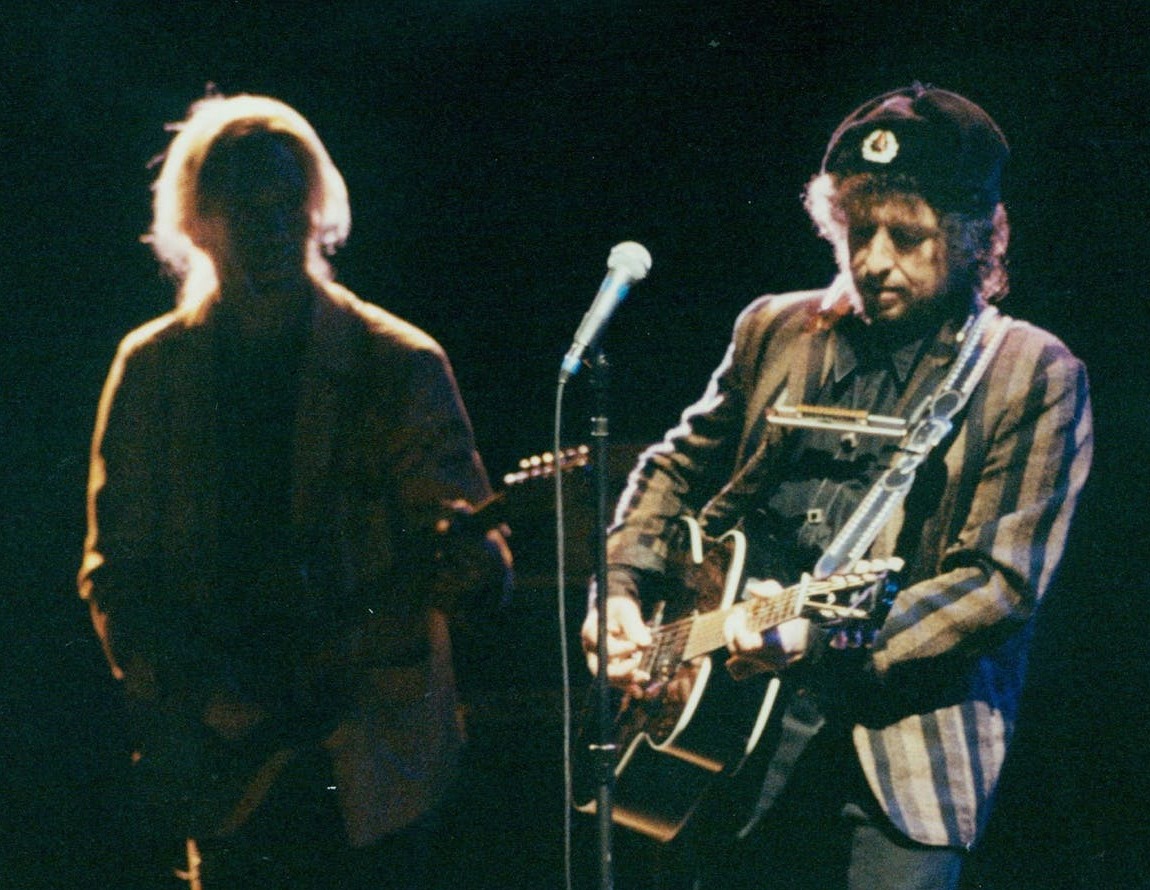 18th August 1990 - Bob Dylan performs at Champs de Brionne Music Theater, George, Washington on the 5th show of his Late summer tour of North America. For more info click facebook.com/BobDylanOnthis…
