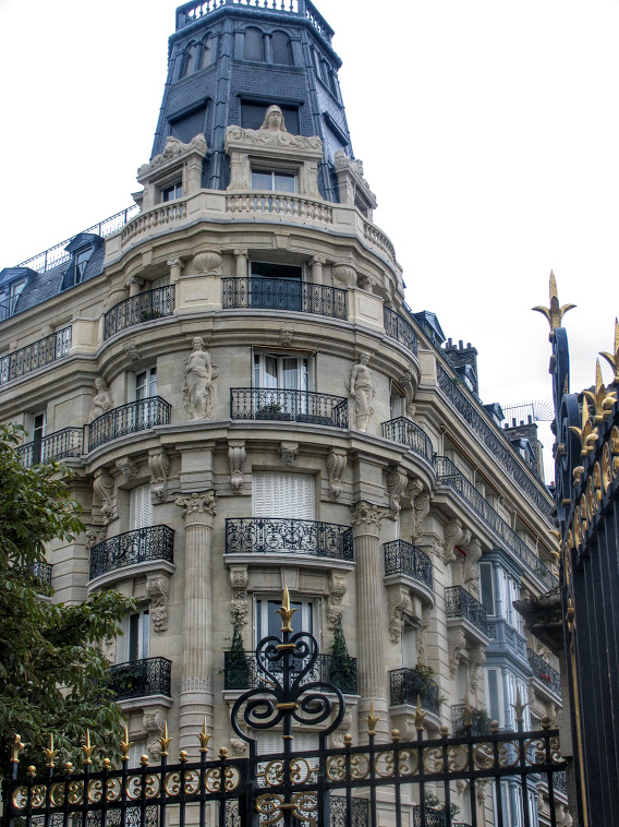 Paris_all_about tweet picture