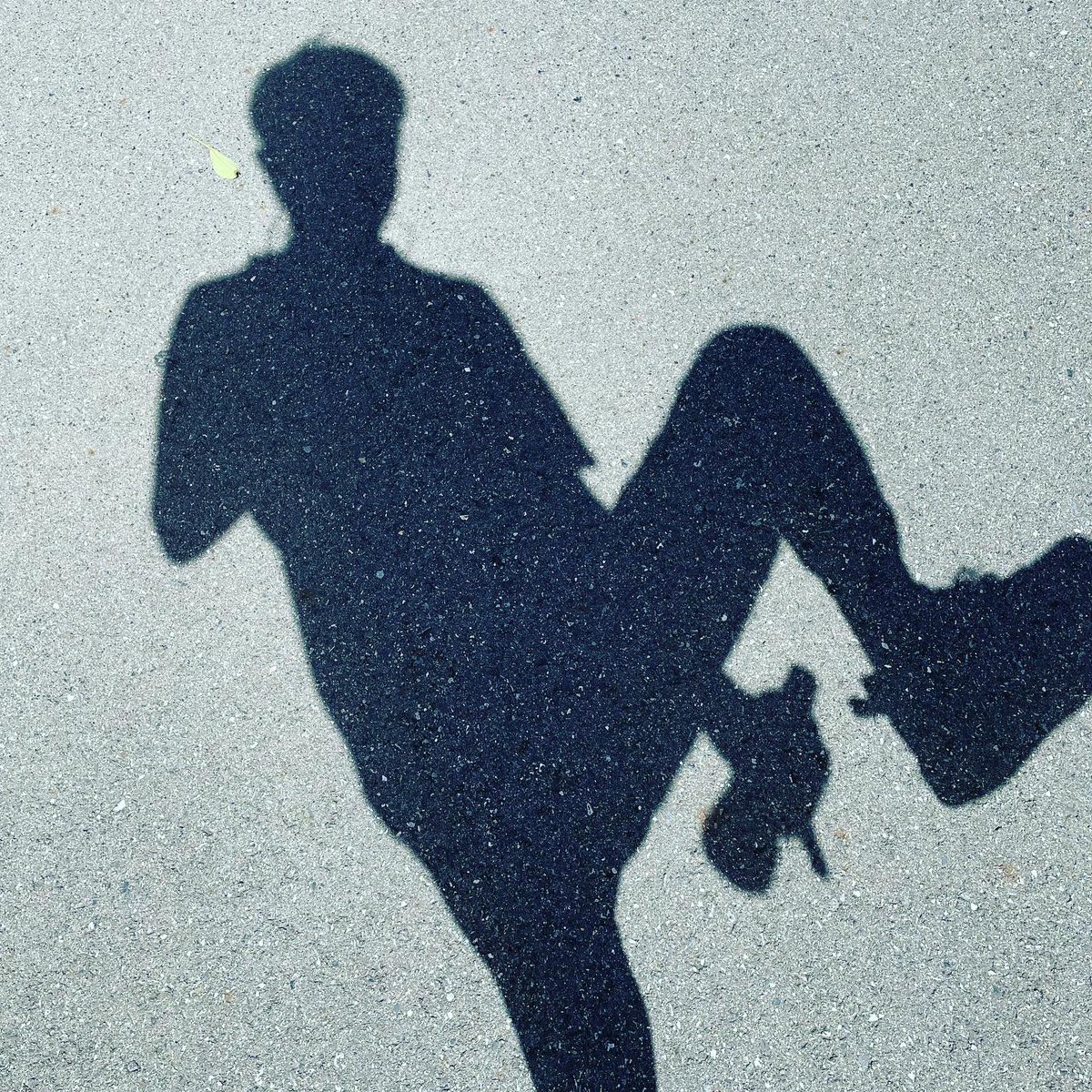 RuiHashimoto's tweet photo. こんにちは！
雨上がりの昼ラン10km終了！
今日も晴天で走りやすかったです！
心身ともに健康で。
これから秋のSTINGRAYポップアップツアー打ち合わせからの目黒区の新型コロナワクチン第一回目接種へ！
#stingrun #朝ラン  #adidas #run #running #ランニング　#心身ともに健康に #365日間10kmラン https://t.co/mQc2bm88Tg