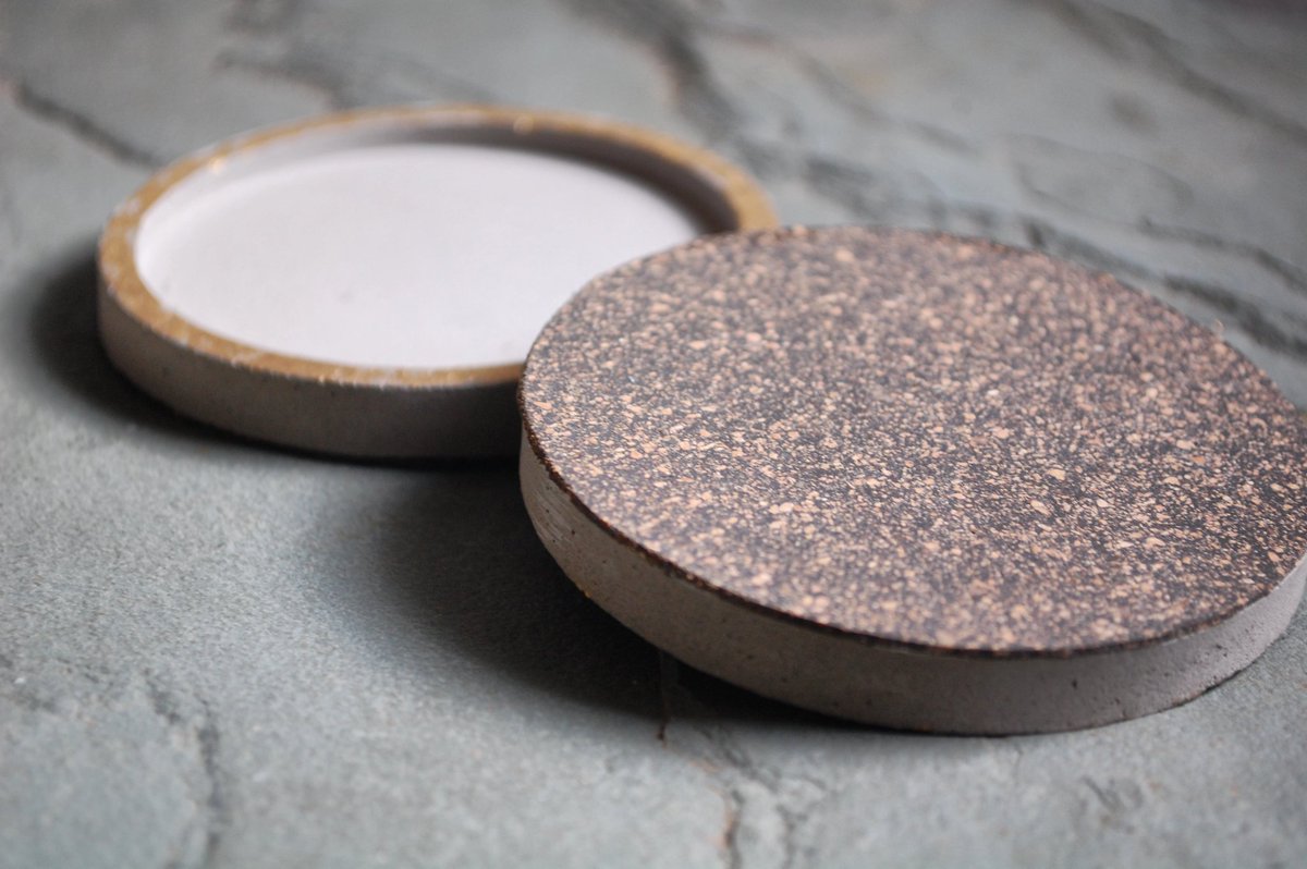 ZicoJude's tweet photo. 'Concrete Crush' Trinket Trays / 4" × 4"

These hand made concrete trinket dishes are perfect for organising your everyday jewellery like rings, bracelet, ear rings, or watch.
.
#luxuryart #coasters #gifts #concretecoasters #resinart #homedecor #zicojude https://t.co/aypOHLET2P
