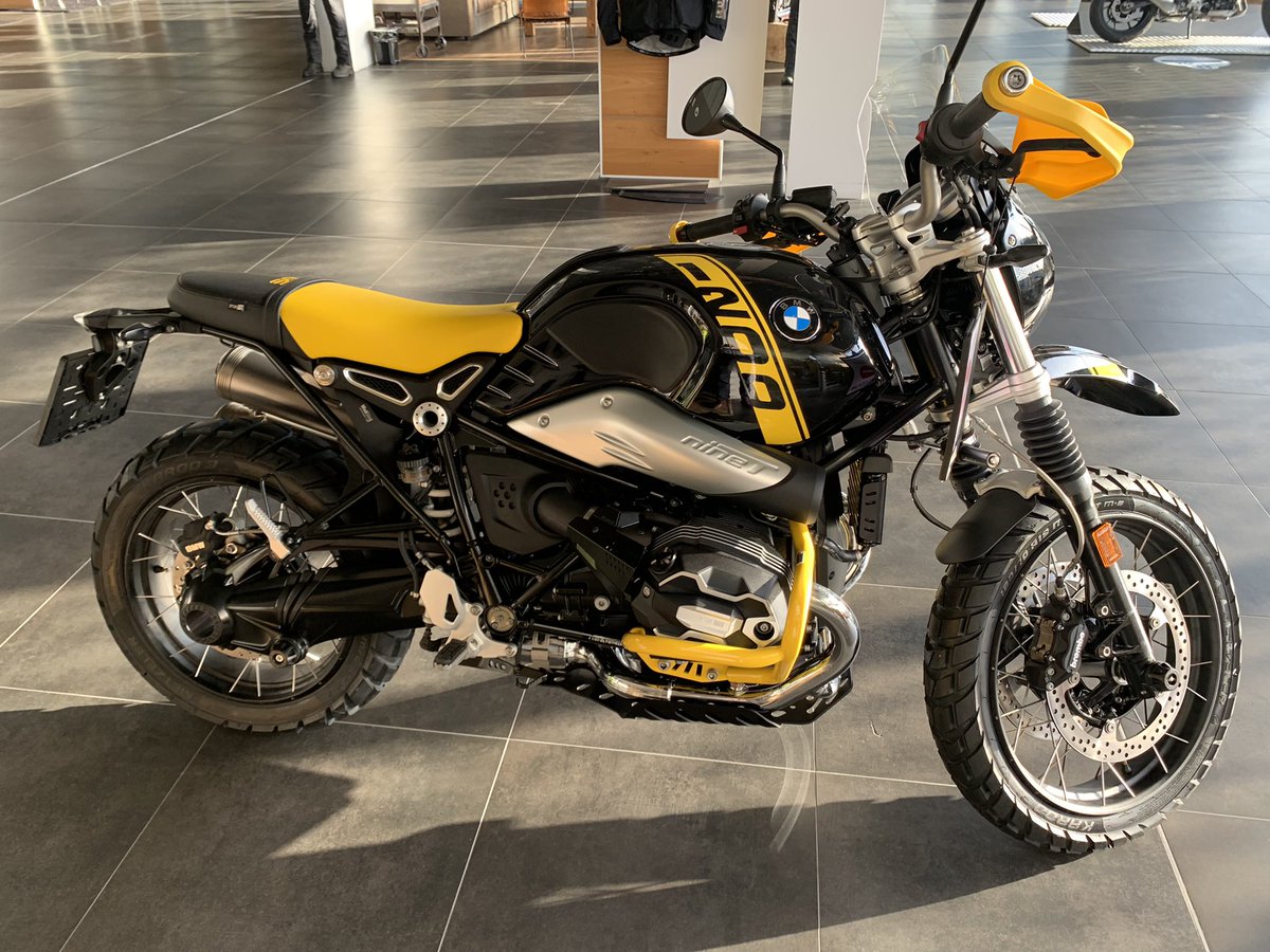 FuenteolidMoto_'s tweet photo. #BMWnineT y #BMWr1250GS #40years cada una con su personalidad. Siempre con #BMWhelmet @bmwmotorradesp @BMWGroupEspana https://t.co/D3u2vo0DTS