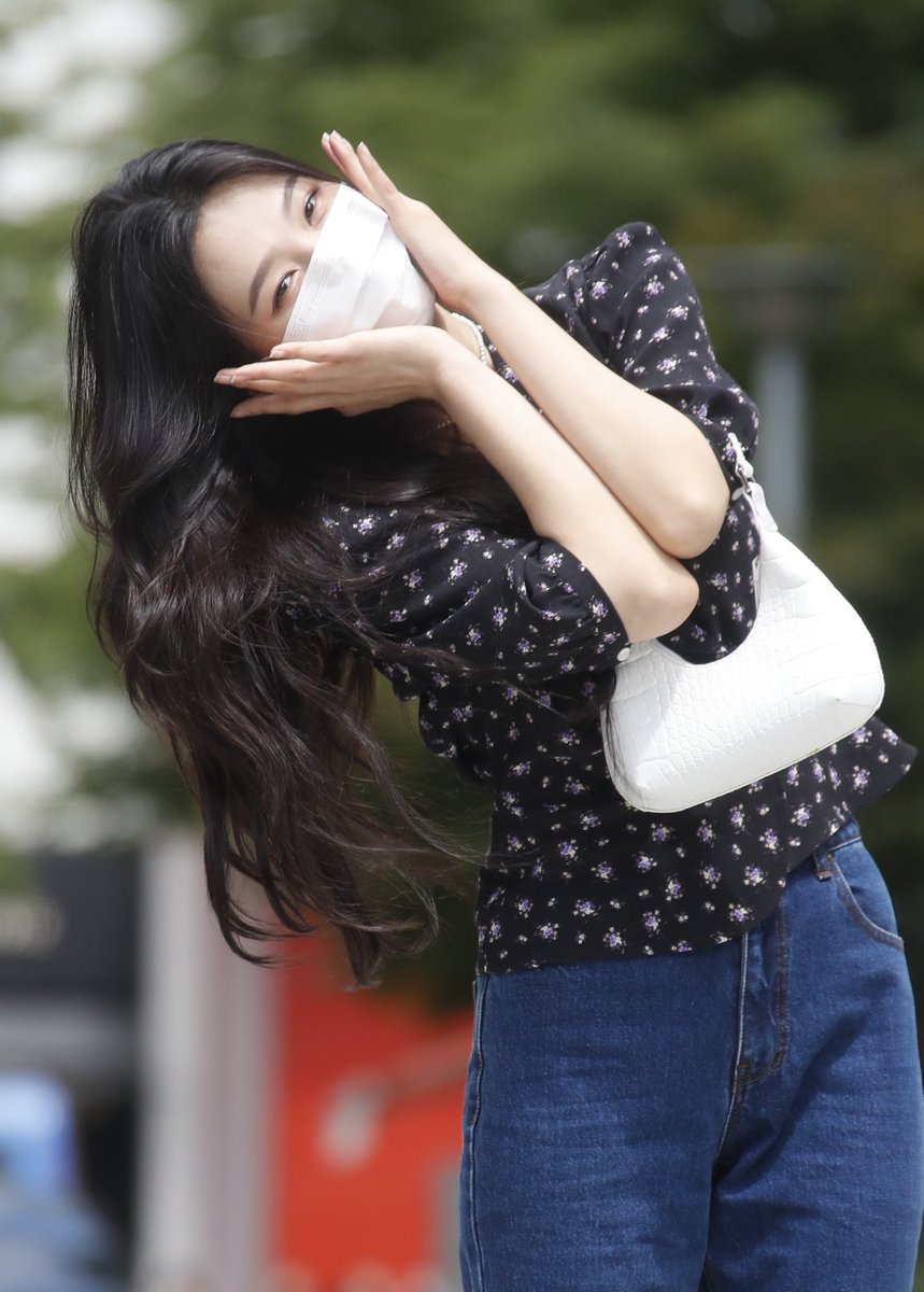 DC_JOY_'s tweet photo. 210818 수영이 동물농장 출근 기사사진(1)
하트요정 맑음이😊👑💚
#레드벨벳 #조이 #Joy https://t.co/kl48kvmrOJ