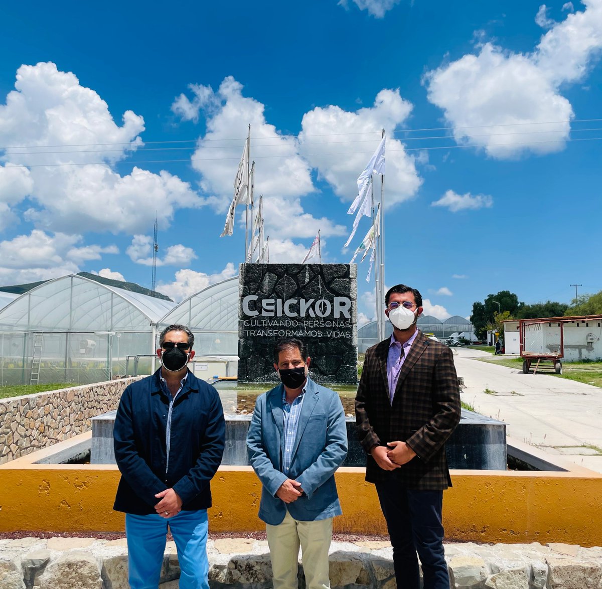 Hydroponic_Syst's tweet photo. Renovando la firma de convenio con @CEICKOR. Nuestras alianzas estratégicas nos han fortalecido a través de los años.
#HydroponicSystems #TecnologíaDesdeLaRaíz https://t.co/dNacYiZqPi