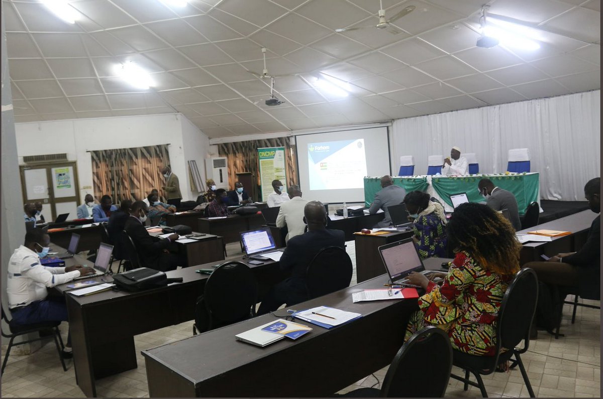 ☑️ Lomé, juillet 2021, animation par notre expert en commande publique de la 1ère #formation à la passation des marchés des agents de l'@ArmpTogo 
Lire + bit.ly/3ySY5CC