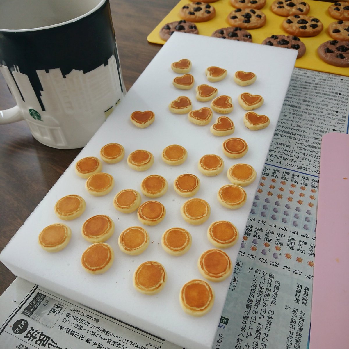 tsuno_mama's tweet photo. バターを作ってホットケーキにのせました🥞
バターが乾いたら、蜂蜜たらしてシンプルなピアスになる予定です✨
(o´艸`)💕
#ホットケーキ
#TOAMI
https://t.co/qgMvRntWKR https://t.co/Ige3KEqauS