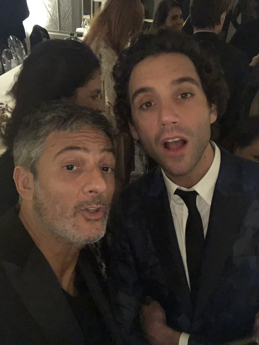 belfiore_ale's tweet photo. A U G U R I MIKA 🎉🎉🎉🎉🎉🎉
@Fiorello @mikasounds #BuonCompleannoMika #HappyBirthdayMika https://t.co/A0lgbUiD2g